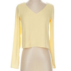 Aritzia Babaton Butter Yellow V-neck Top
